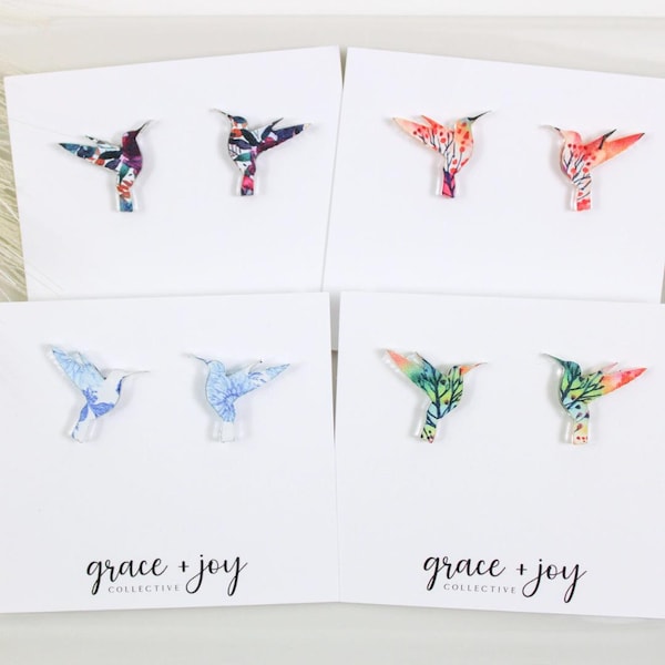 Kolibrie oorbellen stud, bloemen oorbellen, kleine studs, verjaardagscadeau voor oma, vogel studs, cadeau vogelliefhebber, kolibrie sieraden, bloemen