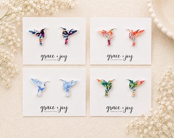 Clous de boucles d'oreilles colibri, boucles d'oreilles florales, petits clous, cadeau d'anniversaire pour grand-mère, clous d'oreilles oiseaux, cadeau pour amoureux des oiseaux, bijoux colibri, fleurs