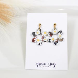 Daisy floral earrings, acrylic dangle earrings, 70's style earring, statement earrings, mirrored acrylic earrings lightweight, nature lover
