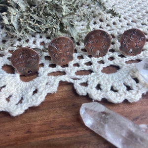 Stämplad kopparring med sockerskalle: Sterlingsilverarmband, Dia de Los Muertos