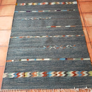 Authentischer Zapotec-Teppich (moderne Tradition), 100 % Wolle und natürliche Farbstoffe. 52 Zoll B x 79 Zoll L.