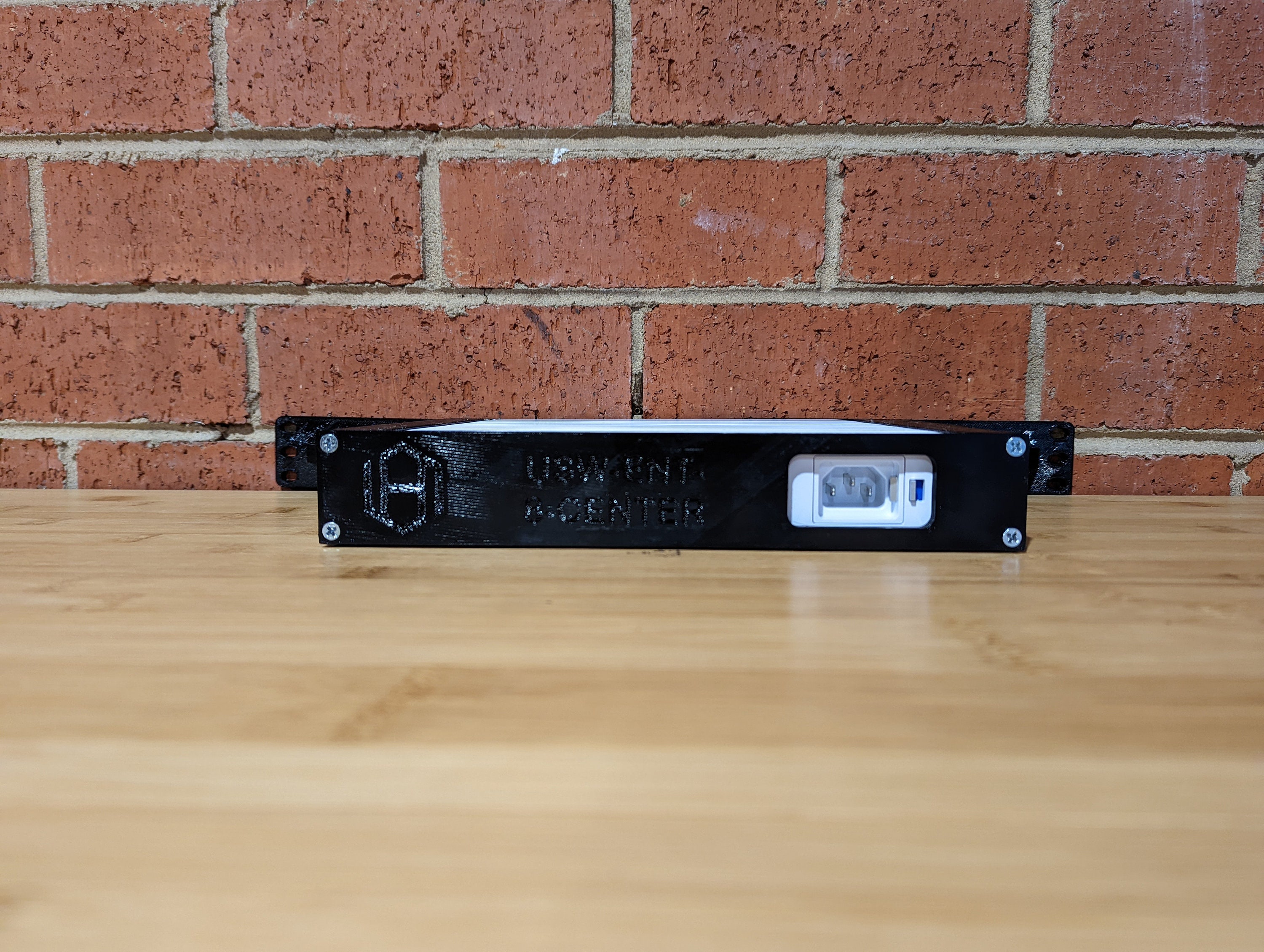 Kit Rack US-8 RMKIT - Accessorio per Switch Ubiquiti US-8 60W