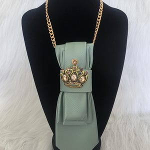 Collier élégant de broche cravate fabriqué à la main, cravate pour femme