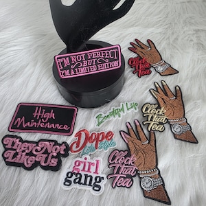 Broderade strykmärken: Klocka det där teet, Dope Lifestyle, De gillar oss inte, Fraser