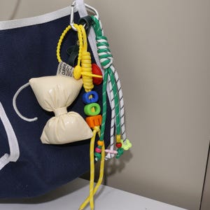 Personalize com charme de bolsa estiloso, pingentes de bolsa em formato de coração com cerejas, pingentes de bolsa em formato de corda Y2K e acessórios para chaveiros
