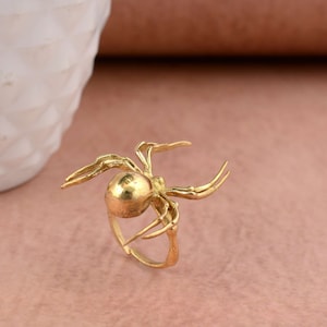 Vintage Brass Spider Ring: Gothic Halloween Jewelry