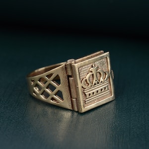 Secret poison ring, Gold Crown ring, vintage poison ring, Victorian ring, Net Band ring, Hidden message ring, Snuff Box ring, Summer gift