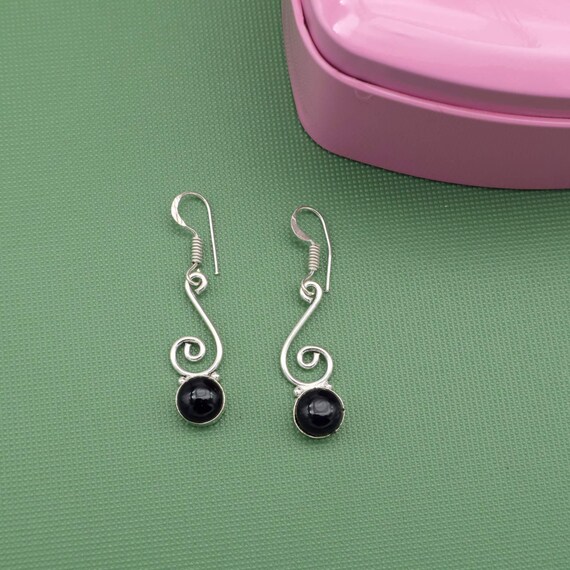 Black Onyx and Slver Dangly Earrngs