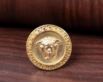 Zegelring van vermeil medusa: ring met oude Griekse munt