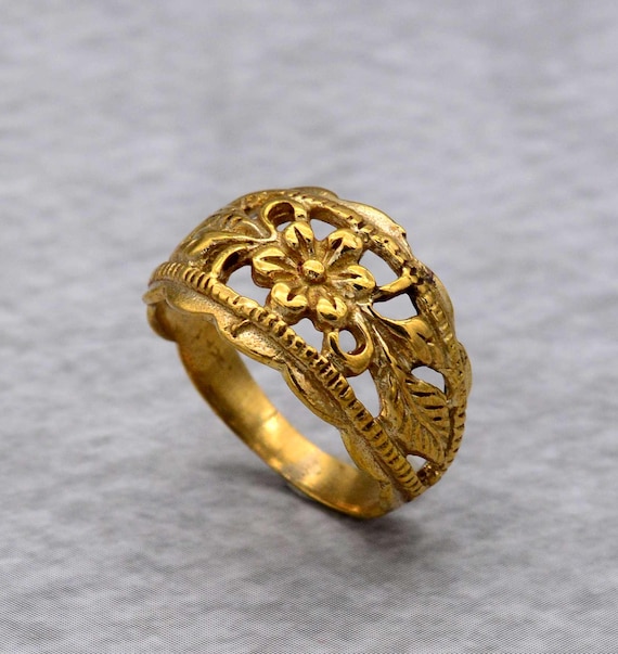 Brass Flower Ring: Vintage Gold Floral Leaf Ring - Etsy