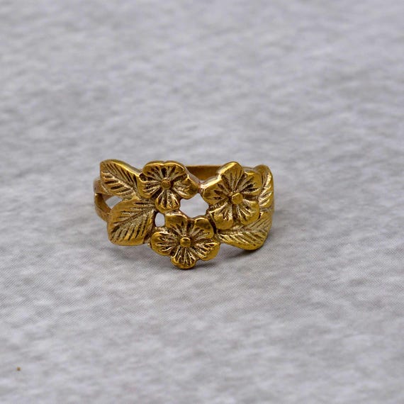 Brass Flower Ring: Vintage Gold Floral Leaf Ring - Etsy