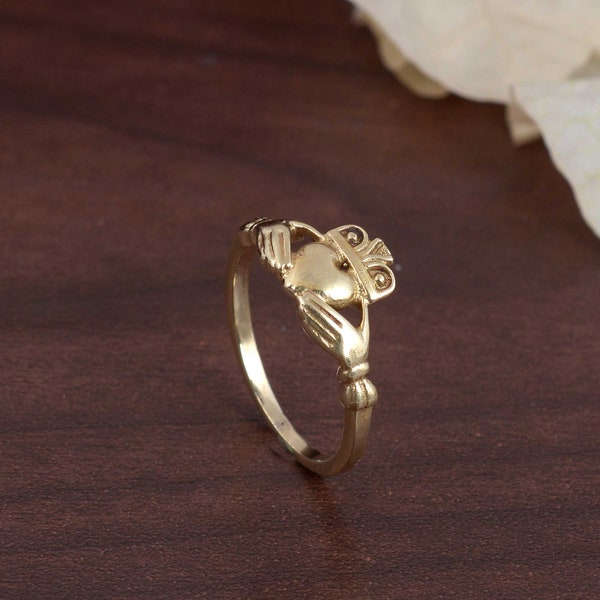 Gold claddagh Ring, Tiny Celtic Irish Claddagh Ring, heart Ring, promise Ring, Love Friendship Ring, Dainty Minimalist Ring. valentine sale.