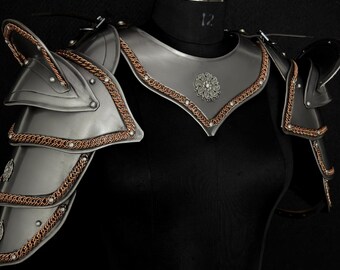 Protège-épaules en acier fabriqué à la main avec gorgerin, épaulettes superposées, bordure en chaîne en bronze