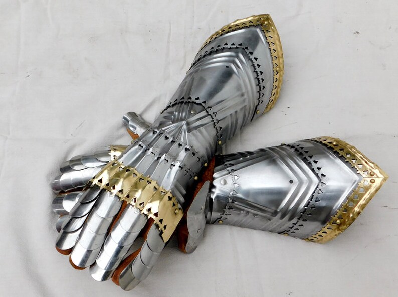 Medieval Steel Gothic Gauntlets with brass decor and leather gloves inside movable functional finger for LARP /& re-enactment use.