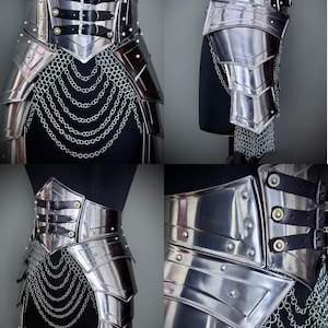 K&ouml;nnte beinhalten: Ein silberfarbenes, segmentiertes R&uuml;stungsset mit schwarzen Lederriemen und Schnallen. Die R&uuml;stung verf&uuml;gt &uuml;ber einen Kettenrock und wird auf einer Schaufensterpuppe pr&auml;sentiert. Das Design umfasst Nietdetails und ein poliertes Finish, das ein mittelalterliches oder Fantasy-Thema zeigt.
