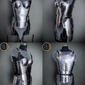 Peut inclure: Une cuirasse et une jupe en armure en m&eacute;tal argent&eacute; avec des accents de cotte de mailles. L'armure est expos&eacute;e sur un mannequin.
