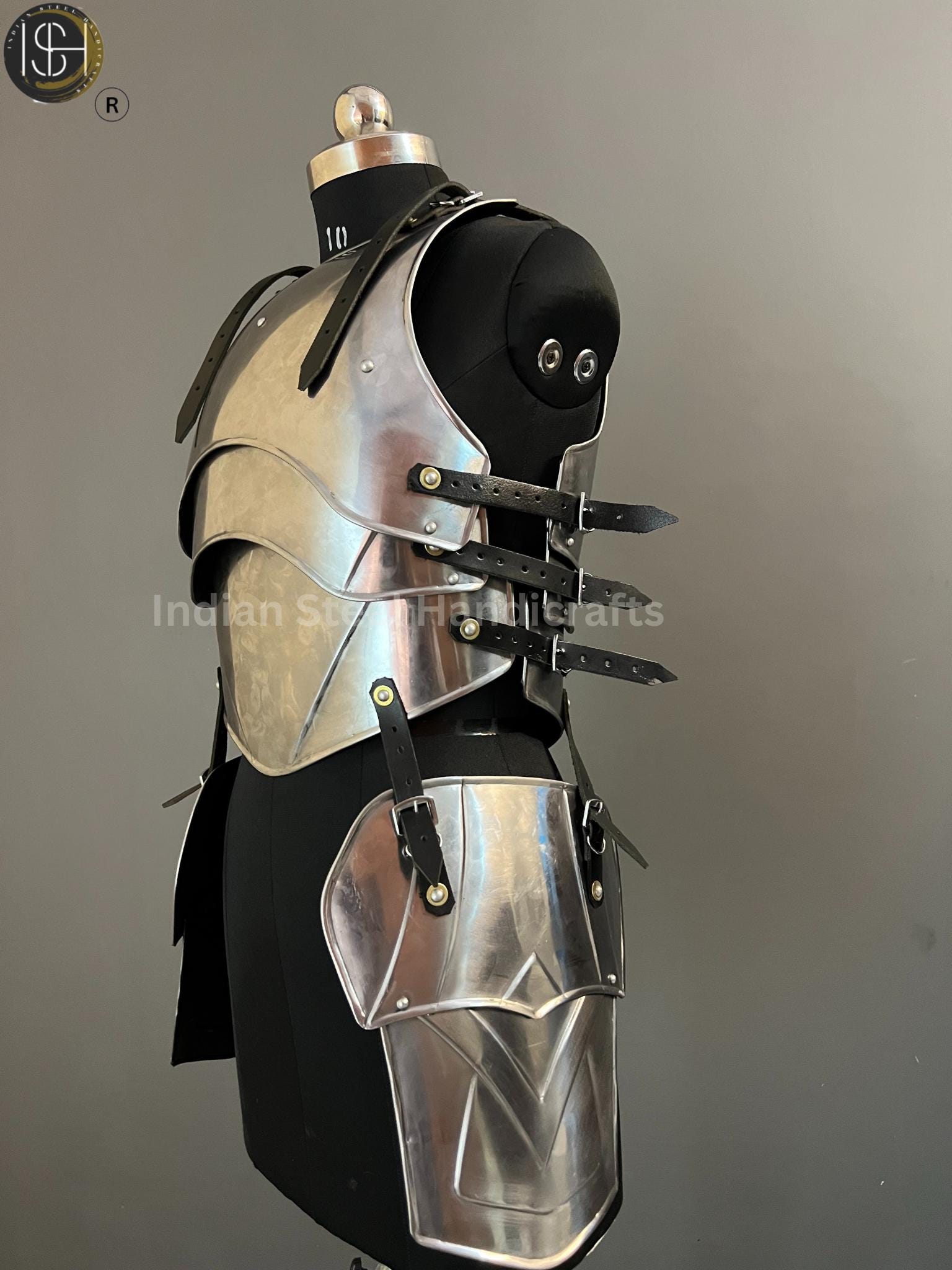 スティールレディアーマー：中世騎士の胸当てとタセット - LARP