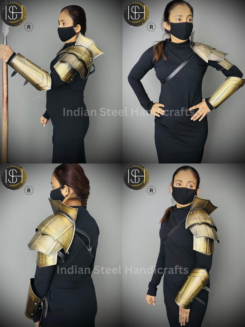 K&ouml;nnte beinhalten: Ein Satz von vier Bildern, die eine Person zeigen, die ein schwarzes Shirt und eine Gesichtsmaske tr&auml;gt, mit einem goldfarbenen Metall-Armschutz und einer Schulterr&uuml;stung. Die R&uuml;stung besteht aus Metallplatten und hat ein dekoratives Design. Die Person tr&auml;gt ein schwarzes Shirt und eine Gesichtsmaske. Die Bilder zeigen die R&uuml;stung aus verschiedenen Blickwinkeln.