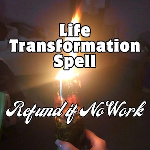 Op de afbeelding: Een glazen fles met een vlam die erin brandt. De fles is gevuld met kruiden en andere ingrediënten. De tekst "Life Transformation Spell" staat boven de fles, en de tekst "Refund if No Work" staat onder de fles.