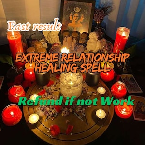 Op de afbeelding: Een houten tafel met een pentagram-ontwerp en kaarsen, kristallen en andere magische voorwerpen die in een cirkel zijn gerangschikt. De tekst "EXTREME RELATIONSHIP HEALING SPELL" is geschreven in oranje en zwarte letters. De tekst "Fast result" is geschreven in oranje letters. De tekst "Refund if not Work" is geschreven in groene letters.