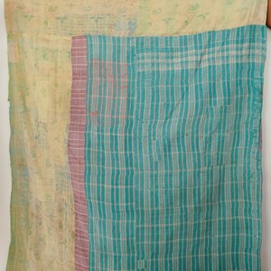 Vintage kantha-quilt: handgemaakte plaid van gerecycled katoen