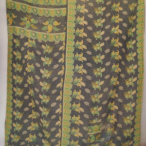 Vintage Kantha-quilt: handgemaakte deken van gerecycled katoen