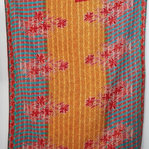 Vintage Kantha-quilt: handgemaakte deken van gerecycled katoen