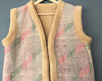 Chaleco de piel de oveja bordado a mano: calentador corporal étnico acolchado