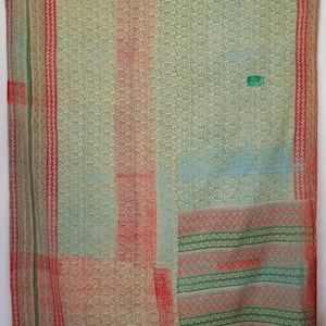 Vintage Kantha-quilt: handgemaakte deken van gerecycled katoen