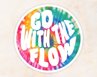 Pegatina de vinilo laminado con efecto tie-dye "Go With The Flow"
