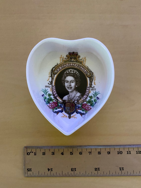 Vintage Queen Elizabeth II Silver Jubilee, trinke… - image 3