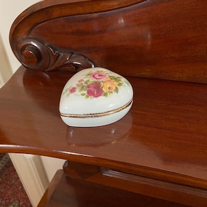 Vintage heart shaped, fine bone china, Royal Rose, trinket box with lid, Mother's day, gift for her, girlfriend, boyfriend, Valentine's Day