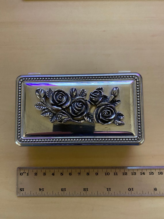 Vintage silver finish, beaded, roses decorated, hinge… Gem