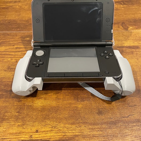 Original Nintendo 3DS XL Grip (With Clear Case On)