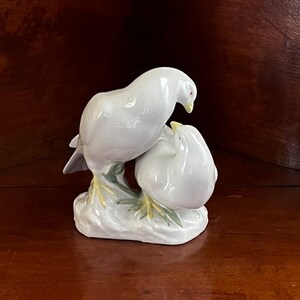 Vintage Bird Figurine Italy White Ceramic Lovebirds 13cm Tall. Country Cottage Shabby Farmhouse Table Shelf Dove Bird Engagement Couple Gift