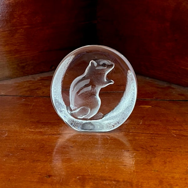 Vintage Paperweight Glass Chipmunk Squirrel Mats Jonasson Sweden 7cm Label Signed. Farmhouse Country Shabby Cottage Desk Glass Sculpture