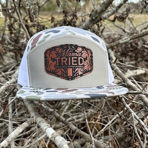 Chapéu Mama Tried | Chapéu Flat Bill Trucker | Chapéu Duck Camo | Presente de Dia das Mães | Chapéu Snapback Mom | Chapéu de couro trabalhado | Chapéu de caça Mom