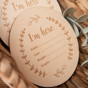 I&#39;m Here Disc, Baby shower gift, Photo prop plaque, baby announcement disc, birth announcement disc, wooden discs