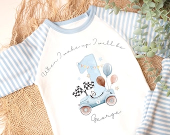 Pigiama personalizzato per il primo compleanno del bambino, tema corse automobilistiche, pigiama con macchina blu, "Quando mi sveglierò sarò...", pigiama di compleanno per bambini