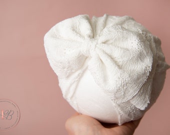 Turbante bebe, gorro bebe, accesorio bebe, regalo baby shower, turbante lazo bebe, turbante verano, Turbante blanco Brodrie