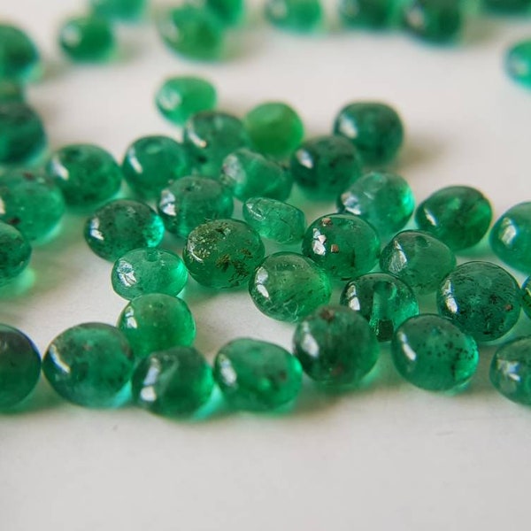 Perles émeraude naturelles percées de 3 à 5 mm de diamètre, perles unies émeraude en vrac, percées au centre, de bonne qualité pour la fabrication de bijoux vert foncé zambien