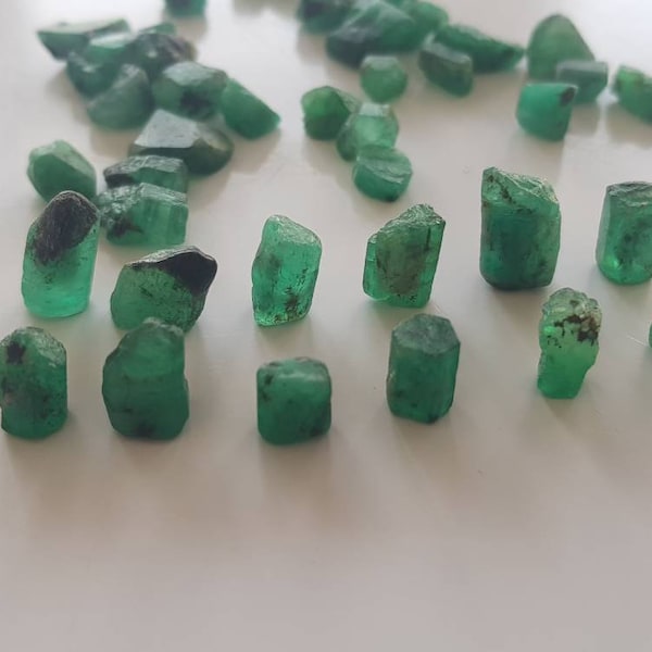 10pc lot Emerald rough stone 100%Natural raw emerald loose emerald raw untreated AAA quality rough emerald for DIY jewelry uncut gemstone