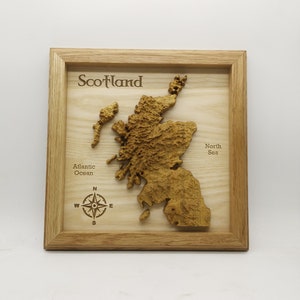 Carte topographique de l'Ecosse. bois massif sculpté. Cadeau écossais cadre fait main. paysage de campagne personnalisé