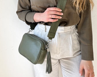 Handtasche aus Leder in khaki, kleine Umhängetasche mit gemustertem Wechselgurt, Leder Schultertasche, Crossbody Tasche mit Wechselgurt