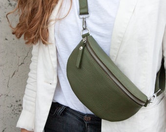 Kleine Leder Bauchtasche mit gemustertem Schultergurt khaki, Festival Tasche, kleine Cross Body Tasche, Leder Gürteltasche mit Schultergurt