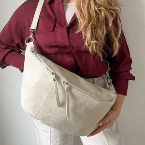 Leder Bauchtasche Damen XXL, breiter Wechselgurt, Crossbody Tasche personalisiert, Umhängetasche aus Leder, Geschenk Freundin