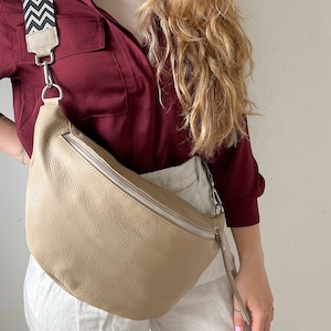 Leder Bauchtasche Damen XL, breiter Wechselgurt, Crossbody Tasche personalisiert, Umhängetasche aus Leder, Geschenk Freundin