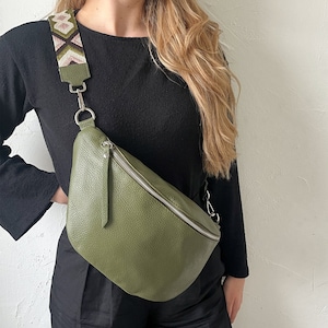 Leder Bauchtasche Damen XL, breiter Wechselgurt, Crossbody Tasche personalisiert, Umhängetasche aus Leder, Geschenk Freundin