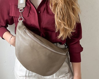 XL heuptasje van leer in taupe, grote heuptas, heuptasje & crossbody tas van nappaleer met veel ruimte, heuptasje, cadeau