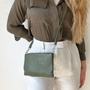 Handtasche Leder Damen, Schultertasche personalisiert, kleine Umhängetasche mit 2 Gurten, Clutch, breiter Wechselgurt, Geschenk Freundin